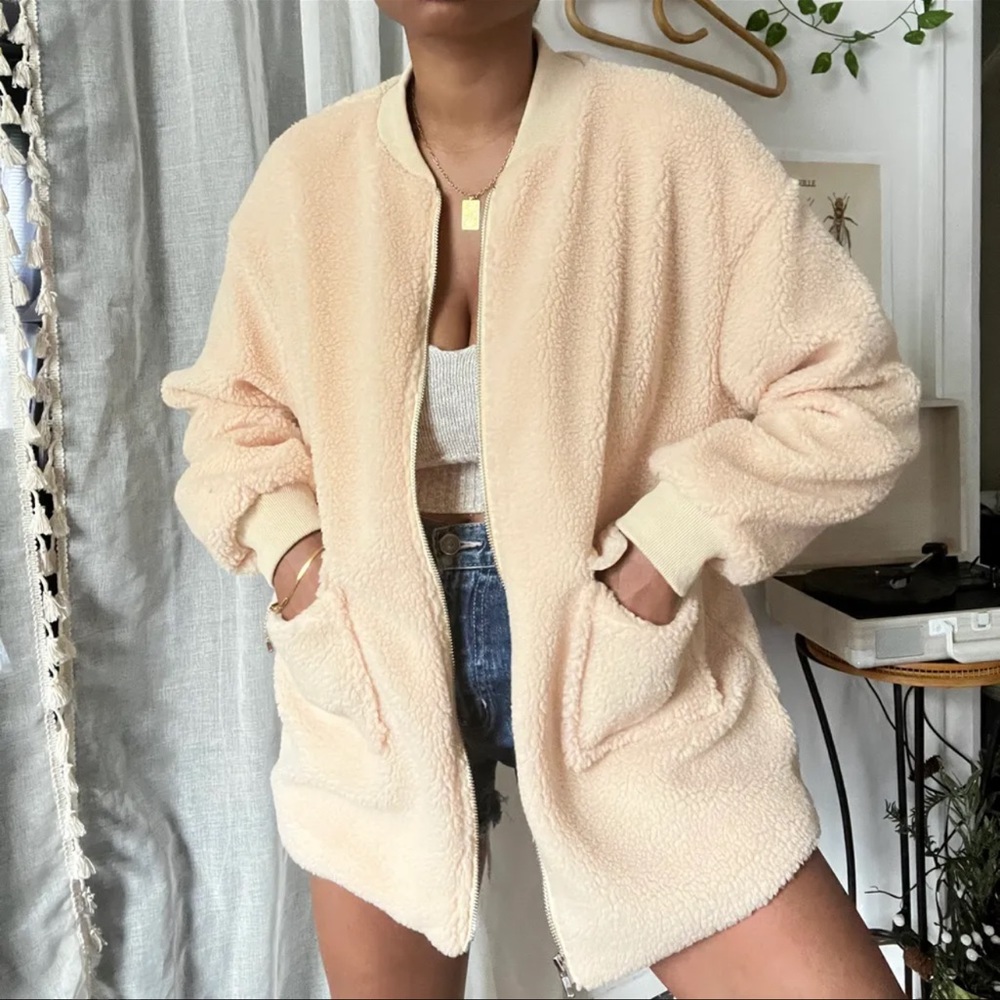 Sherpa/fleece bomber style zip up jacket from Shein 🧸